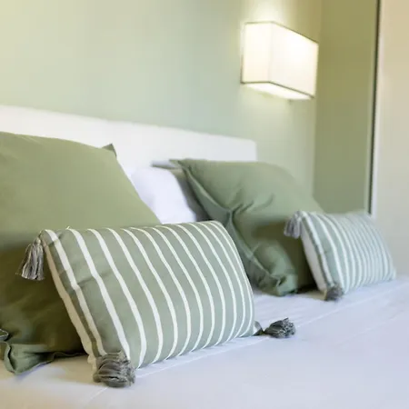 Retreat With Romantic Bathtub Апартаменты *