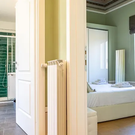 Retreat With Romantic Bathtub Апартаменты
