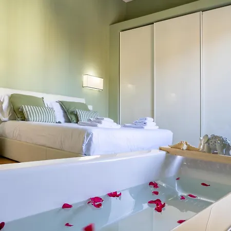 Retreat With Romantic Bathtub Флоренция