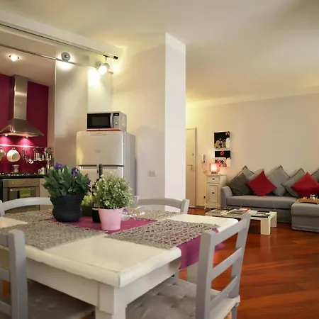 Super In Santa Croce District Apartment