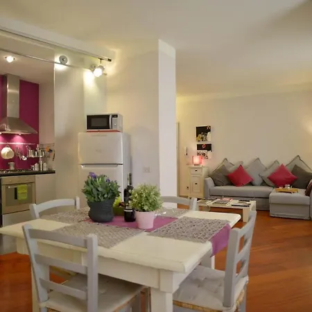 Super In Santa Croce District Apartment