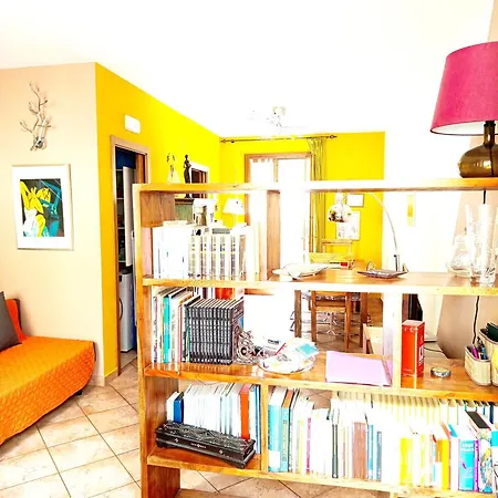 House Nubia, San Frediano, Near Ponte Vecchio, With Free Private Parking Lot Apartment *