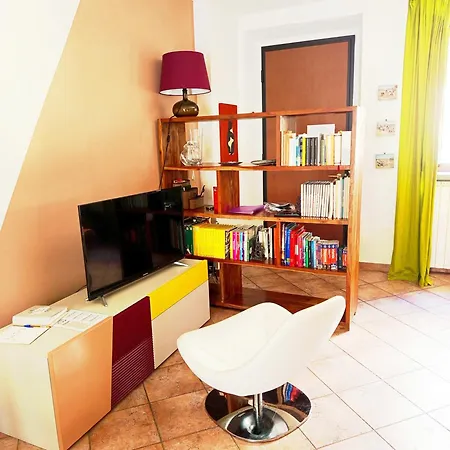 House Nubia, San Frediano, Near Ponte Vecchio, With Free Private Parking Lot Apartment *