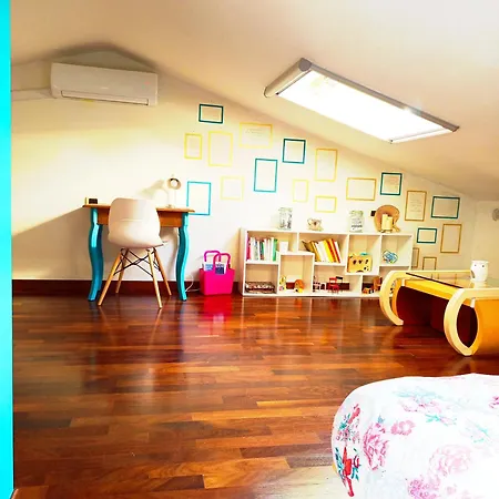 House Nubia, San Frediano, Near Ponte Vecchio, With Free Private Parking Lot *