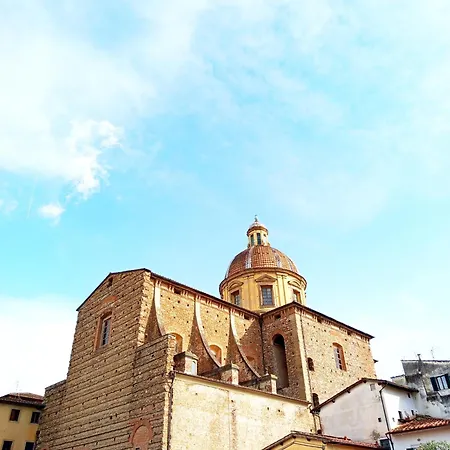 House Nubia, San Frediano, Near Ponte Vecchio, With Free Private Parking Lot Apartment *