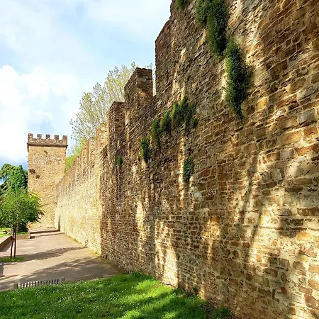 House Nubia, San Frediano, Near Ponte Vecchio, With Free Private Parking Lot Florence
