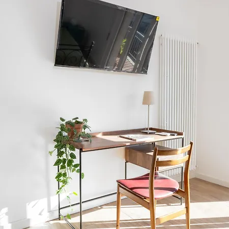 Casa Enea-camera Matrimoniale Con Bagno Privato-appartamento Condiviso Con Host Проживание в семье