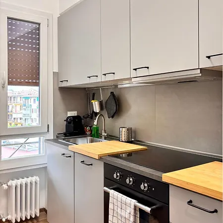 Modern Renovated Near Center & Transit *