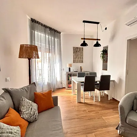 Modern Renovated Near Center & Transit Apartment Florence