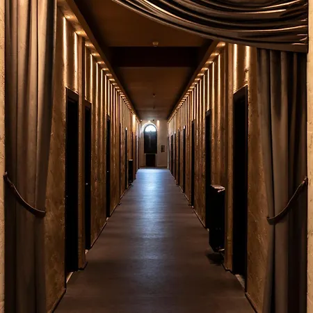 Hostel & 7
