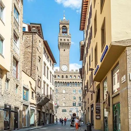 Romantic In Downtown Floransa