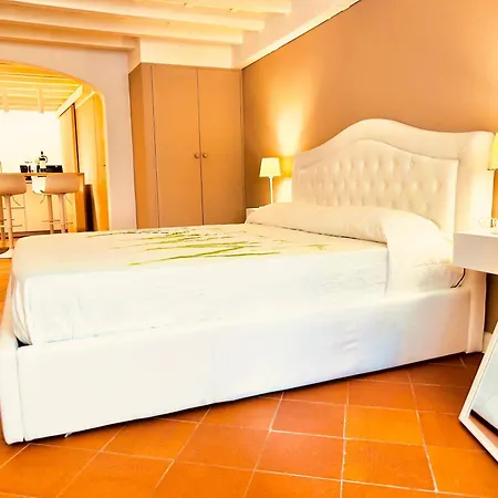 Amazing First Floor In Piazza Santa Croce Appartement *