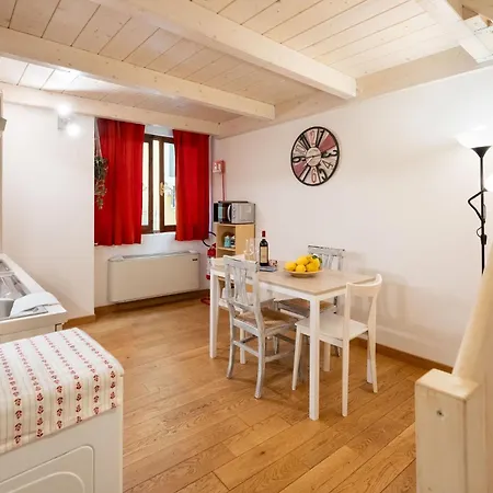 Keys Of Italy -monalda Small-1br By Palazzo Strozzi Apartment