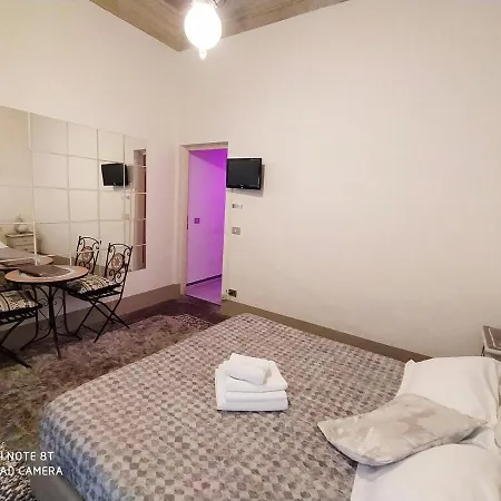 Zen Island Downtown Florence, New For 6 *