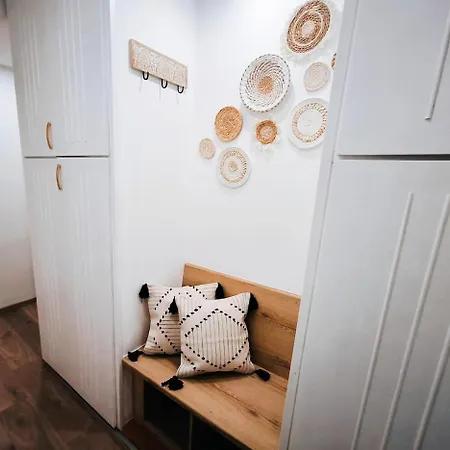 Zen Island Downtown Florence, New For 6 * Florence