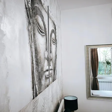 Zen Island Downtown Florence, New For 6 *