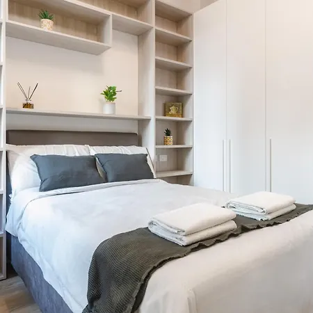 Апартаменты Bright & Modern 4 Bedrooms In Center