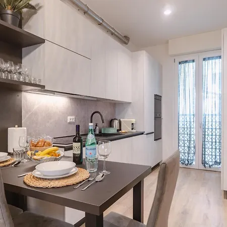 Апартаменты Bright & Modern 4 Bedrooms In Center *