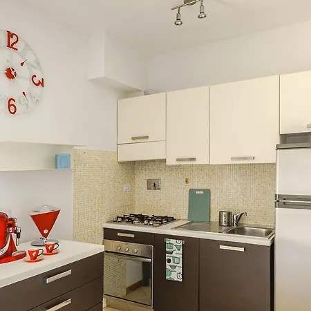 Spacious & Bright & Parking, In With Private Parking Garage - 2 Bedrooms & 2 Bathrooms - Just Few Minutes Walking From Historic Center Apartamento
