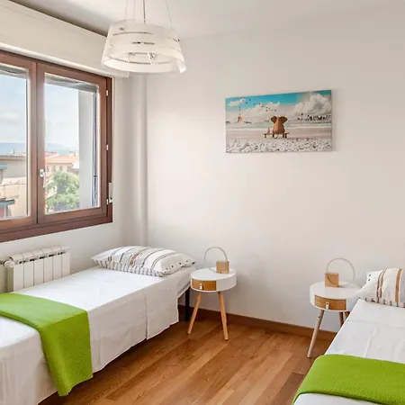 Apartamento Spacious & Bright & Parking, In With Private Parking Garage - 2 Bedrooms & 2 Bathrooms - Just Few Minutes Walking From Historic Center Florencia