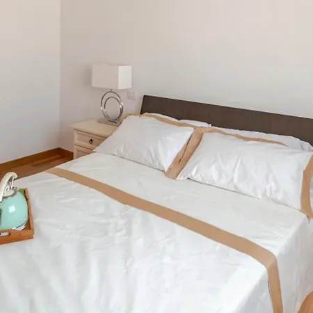 Spacious & Bright & Parking, In With Private Parking Garage - 2 Bedrooms & 2 Bathrooms - Just Few Minutes Walking From Historic Center *