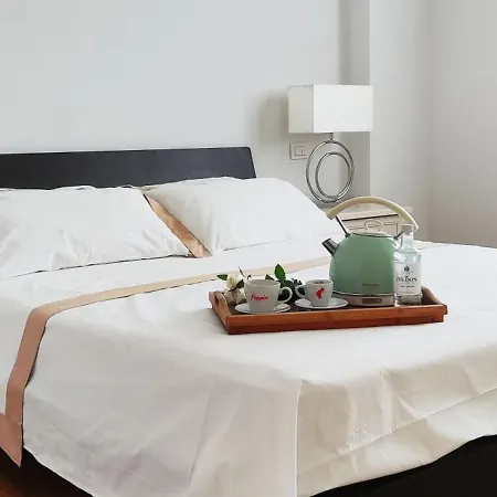 Spacious & Bright & Parking, In With Private Parking Garage - 2 Bedrooms & 2 Bathrooms - Just Few Minutes Walking From Historic Center Apartamento Florencia