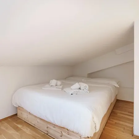 Apartment Window On The Arno Ii Netflix, Wifi, Ac