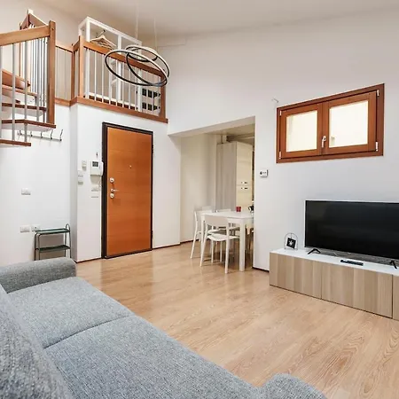 Apartment Window On The Arno Ii Netflix, Wifi, Ac Florence