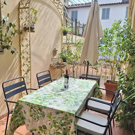 Cozy Flat With A View From Palazzo Medici Soderini *