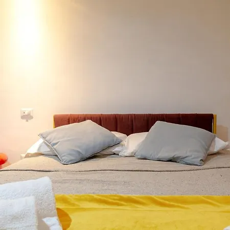 Apartment Sant'ambrogio With Courtyard *