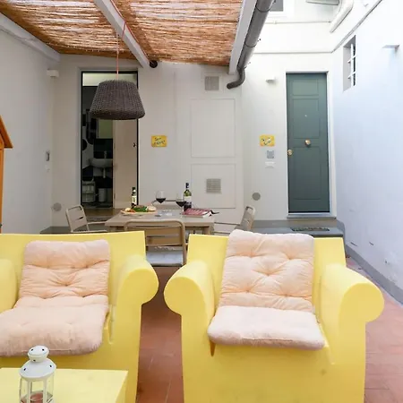 Apartment Sant'ambrogio With Courtyard