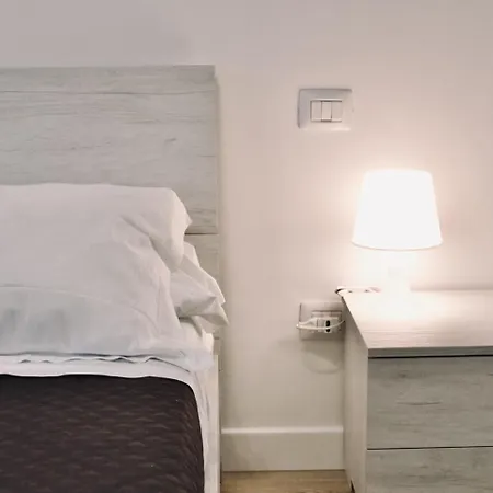 Lia's Modern Flat 2 Bedroom W Balcony