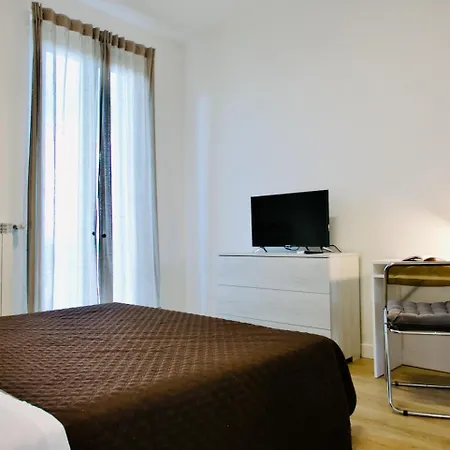 Apartment Lia's Modern Flat 2 Bedroom W Balcony
