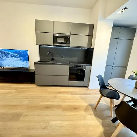 Sunny Apartment *