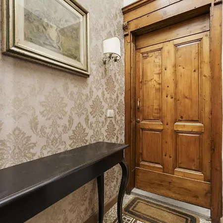 Luxury Nest In Historic Floransa