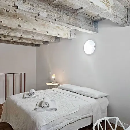 Apartment Eleganza E Convivialita In Centro, Vista Duomo Per Gruppi E Famiglie