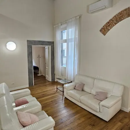 Apartment Eleganza E Convivialita In Centro, Vista Duomo Per Gruppi E Famiglie Florence