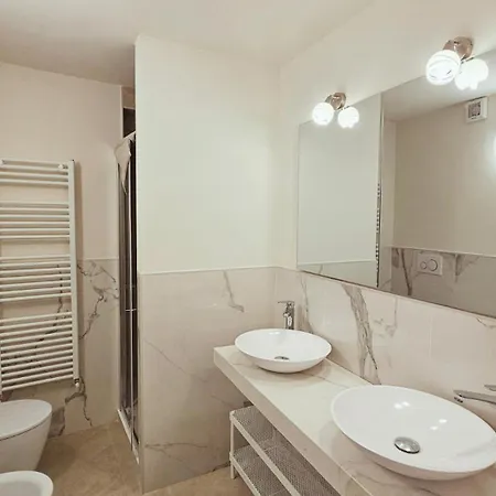 Apartment Eleganza E Convivialita In Centro, Vista Duomo Per Gruppi E Famiglie *