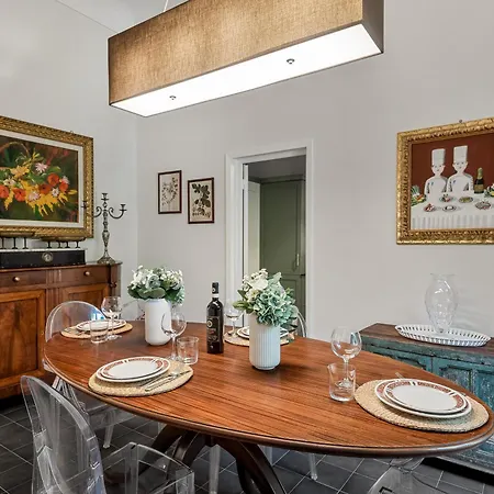 4 Suites, Frescoes And Garden Floransa