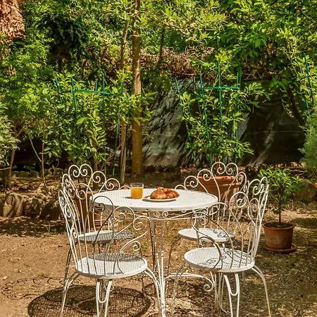 Daire 4 Suites, Frescoes And Garden