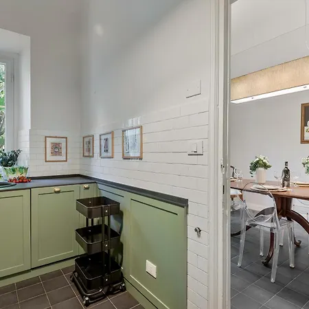 4 Suites, Frescoes And Garden Daire