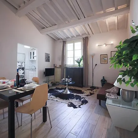 Pandolfini Roof Apartment Florence