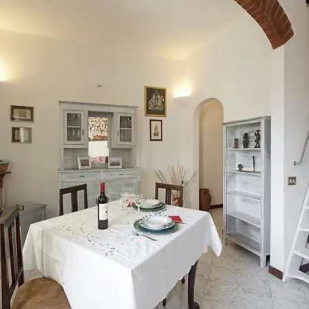 Apartment Oltrarno Silvia Florence