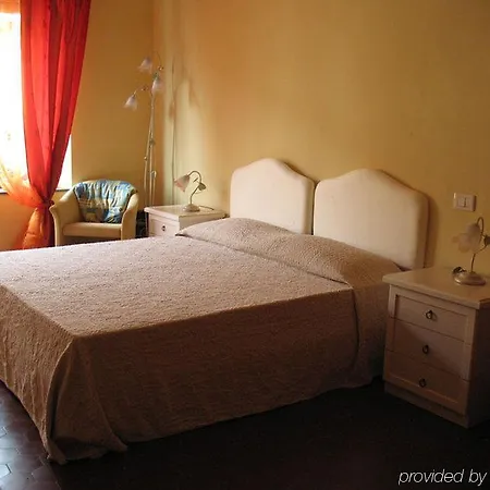 Laura - 3* Florence
