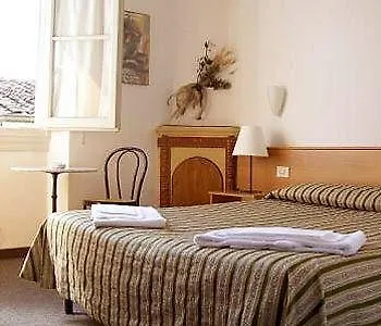 Residenza Le Rondini بيت ضيافة 3*