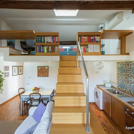 - Giulia's Loft Apartment
