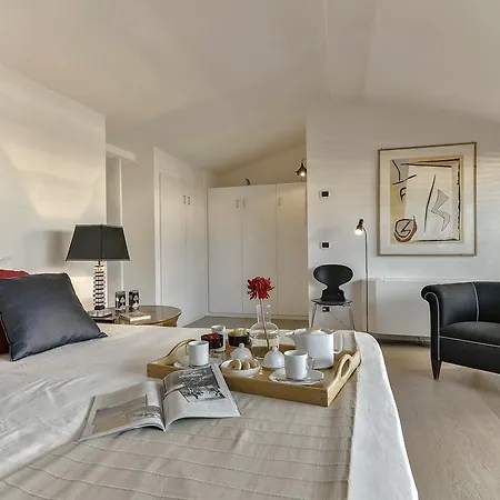 An Amazing In Oltrarno Apartment