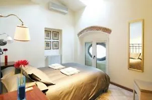 Flora Hotel