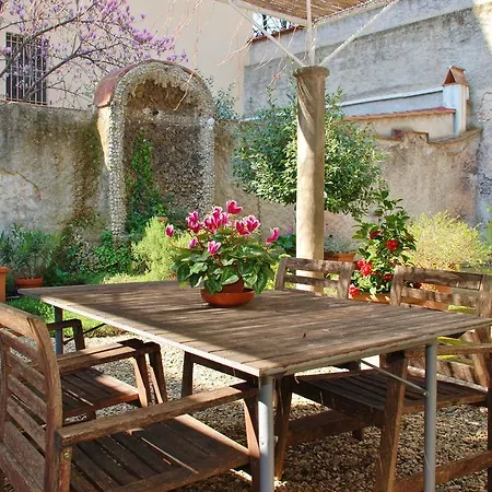 Secret Garden Apartment *