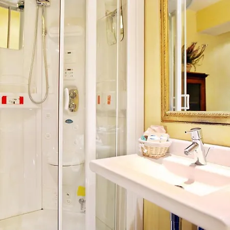 Tornabuoni La Petite 4* Florence